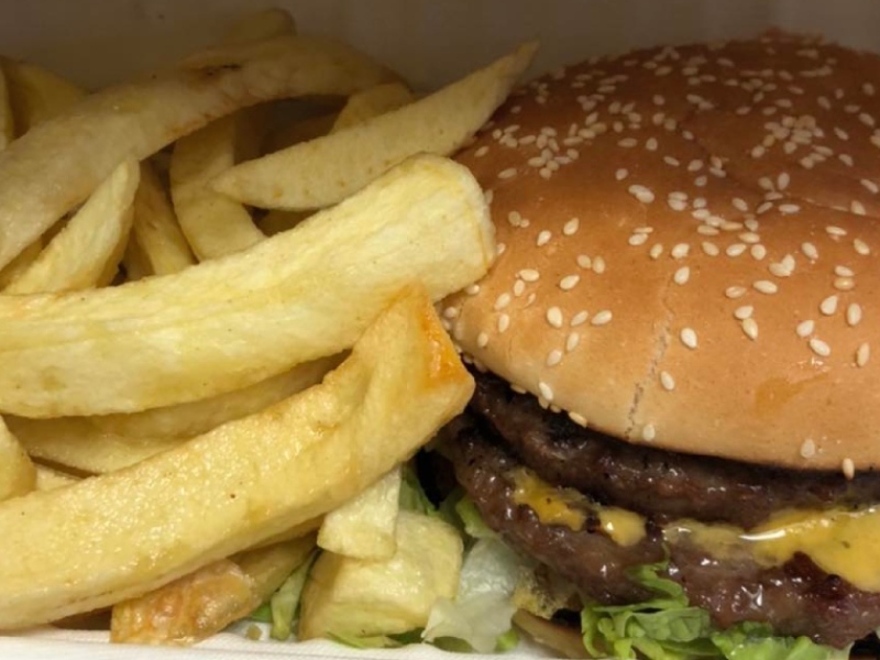 Dino’s Takeaway Loanhead Juicy Burger